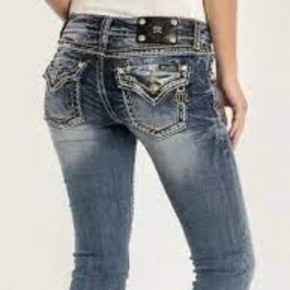 Miss Me Cropped & Manufacturer Distressed, Style: JE5835C, 29x24, EUC, $148 MSRP - Picture 1 of 12